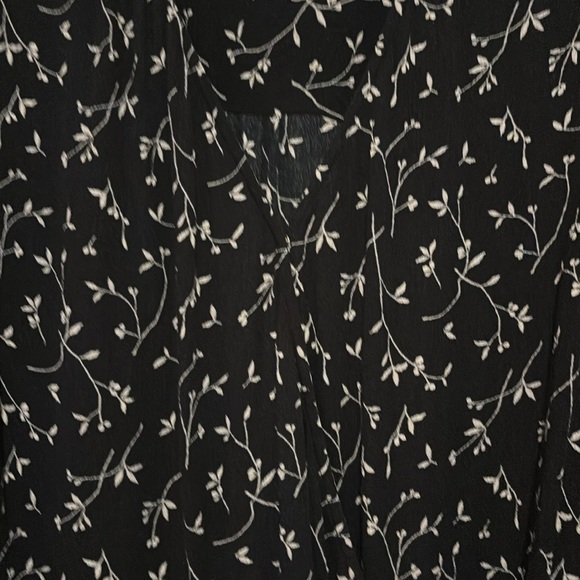 Universal Thread Top - Picture 2 of 7